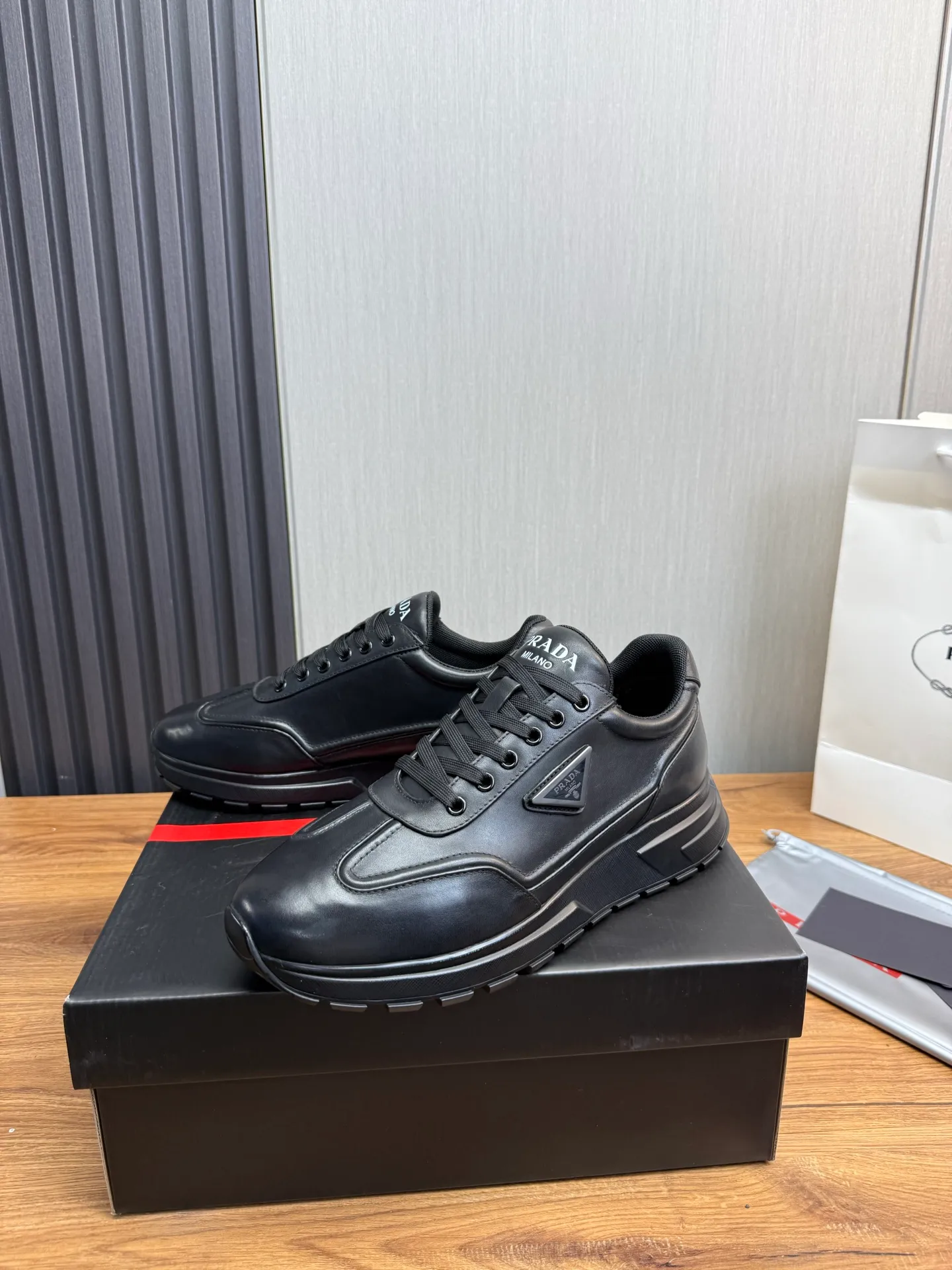 Factory price 640💰 [PRADA] Popular items in men's shoe counters, synchronized with the official website, 1 high-quality shipment ✔️Original cowhide + cowhide lining, 1🆚1 replica, original sole, 38-45 (45 customized, non-refundable)